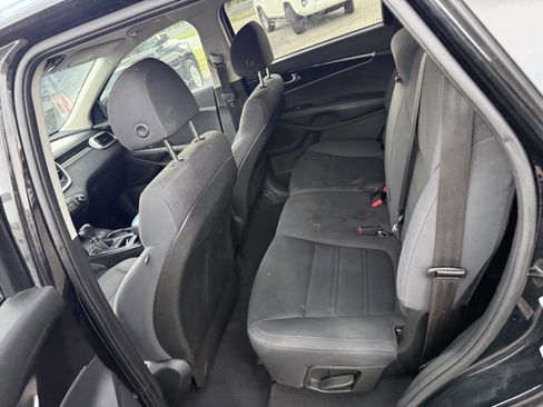Used 2018 Kia Sorento L image 23