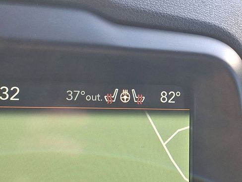 Certified 2022 Jeep Renegade Latitude w/ Convenience Group image 19