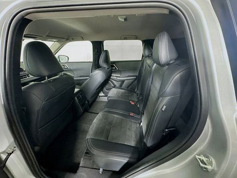 Used 2024 Mitsubishi Outlander SE image 29