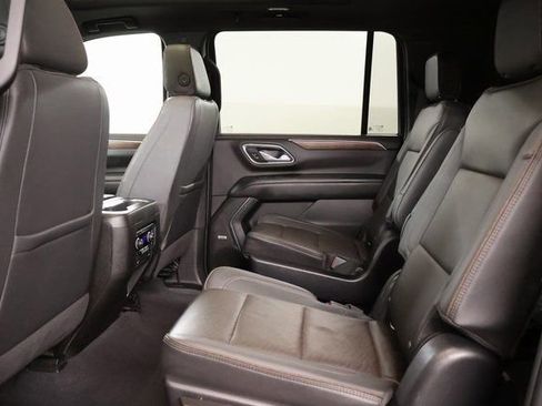 Used 2022 Chevrolet Suburban High Country w/ Premium Package image 25