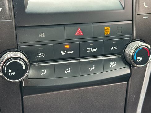 Used 2015 Toyota Camry SE FWD image 17