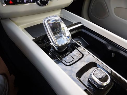 New 2026 Volvo XC60 B5 Ultra w/ Protection Package Premier image 22