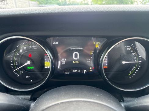 Used 2023 Jeep Wrangler Unlimited Sahara w/ Cold Weather Group AWD/4WD image 11