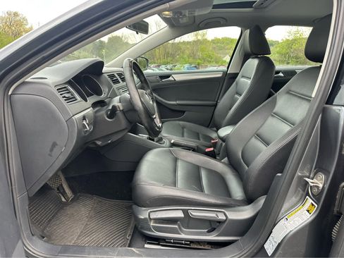 Used 2017 Volkswagen Jetta SE FWD image 9