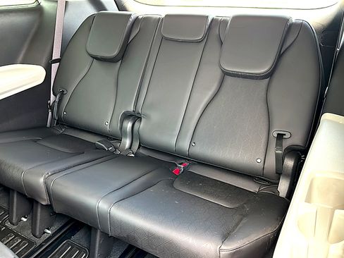 Used 2023 Kia Carnival EX FWD image 20