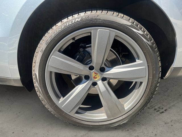 Used 2025 Porsche Macan AWD/4WD image 14