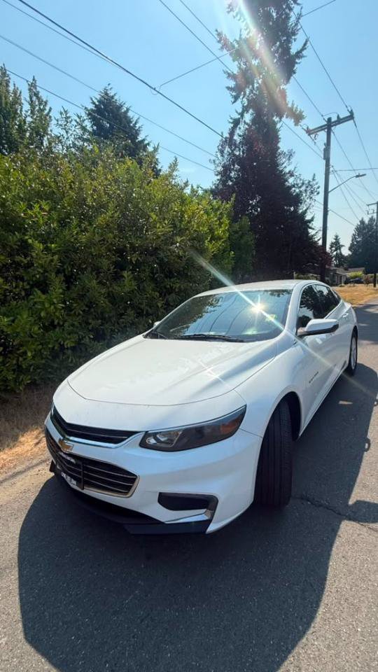Used 2018 Chevrolet Malibu LT FWD image 3