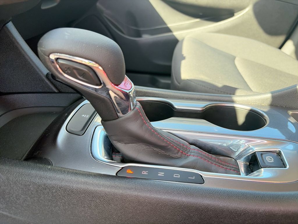 Used 2022 Chevrolet Malibu RS FWD image 21
