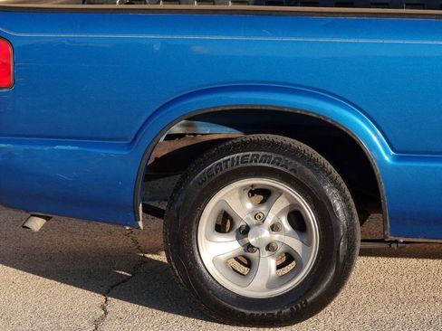 Used 2000 Chevrolet S10 Pickup LS w/ Preferred Equipment Group image 44