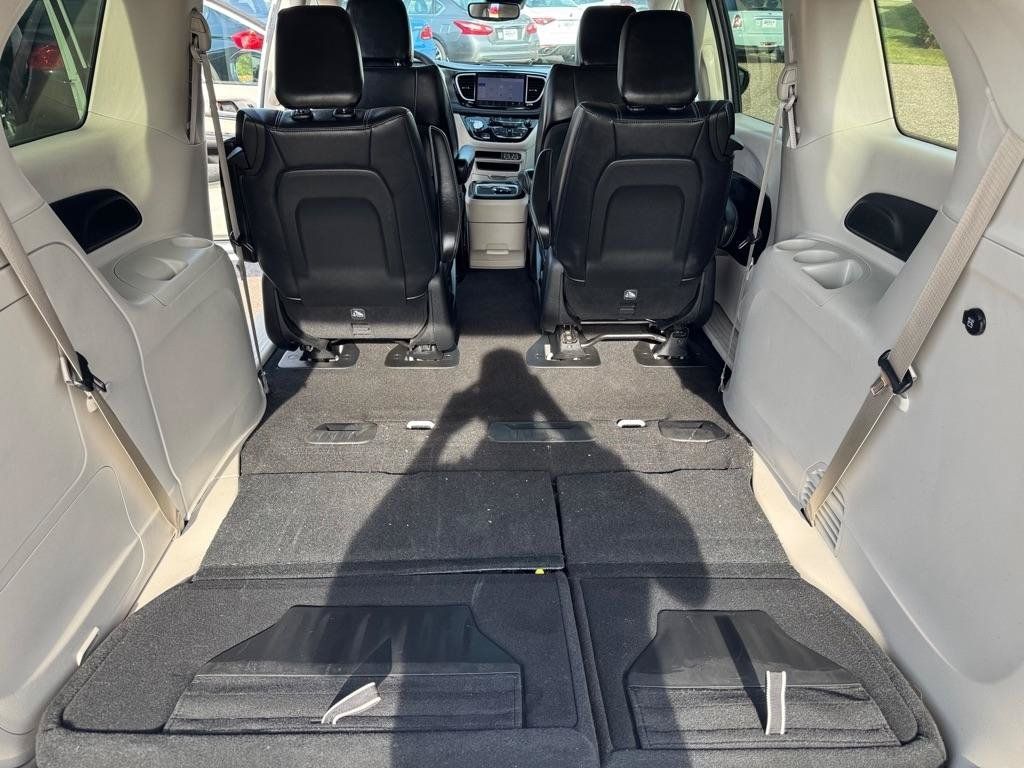 Used 2024 Chrysler Pacifica Limited FWD image 25