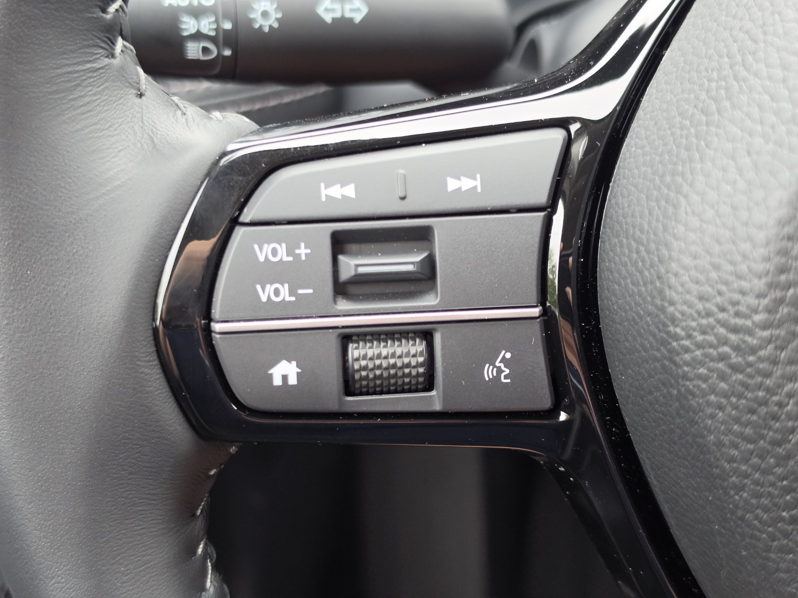Certified 2026 Honda HR-V EX-L image 17