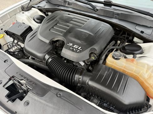 Used 2018 Dodge Charger SXT w/ Blacktop Package image 33