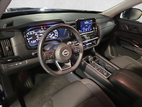 Used 2025 Nissan Pathfinder SV AWD/4WD image 18