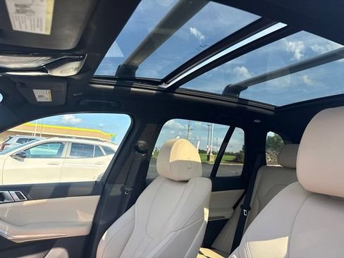 Used 2022 BMW X5 xDrive40i w/ Premium Package AWD/4WD image 23
