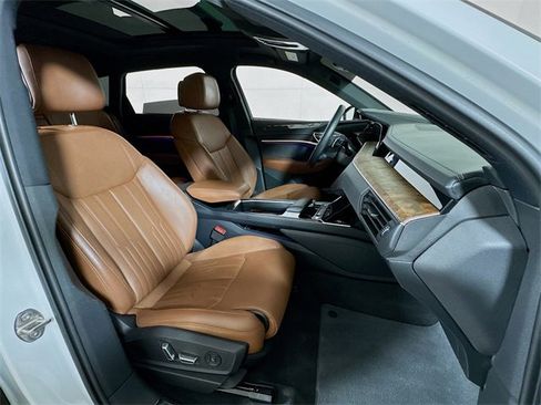 Used 2019 Audi e-tron Prestige w/ Prestige Package image 28