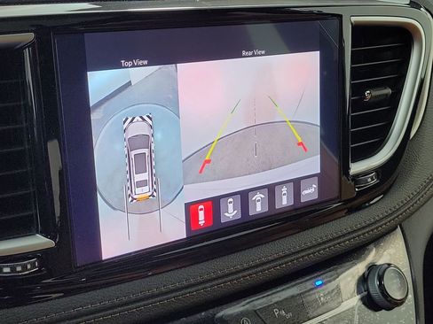 New 2026 Chrysler Pacifica Pinnacle image 19