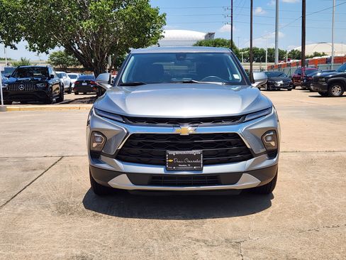 Used 2025 Chevrolet Blazer LT FWD image 3