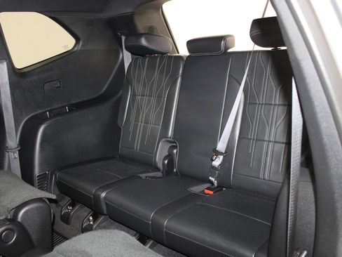 Used 2025 Buick Enclave Avenir image 27