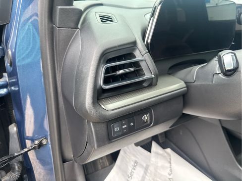 Used 2025 Chevrolet Traverse LT w/ Driver Confidence Package FWD image 25