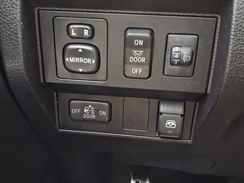 Used 2015 Toyota Tundra SR5 image 13