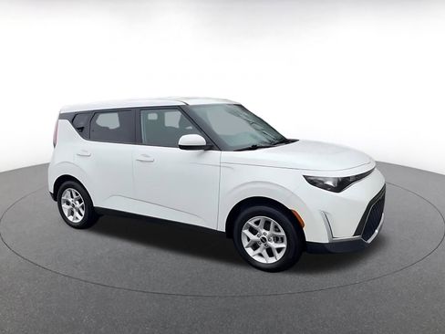 Used 2025 Kia Soul LX w/ Option Group 015 image 2