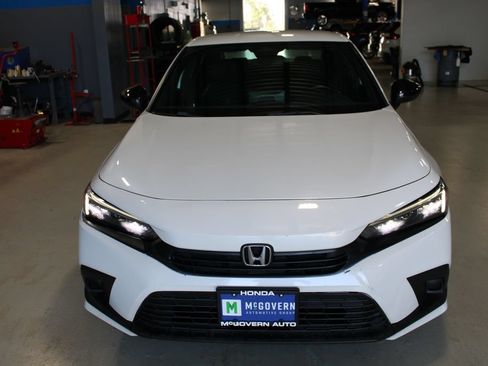 Used 2023 Honda Civic Sport image 2