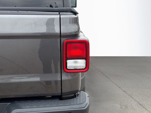 Used 2022 Jeep Gladiator Sport image 12