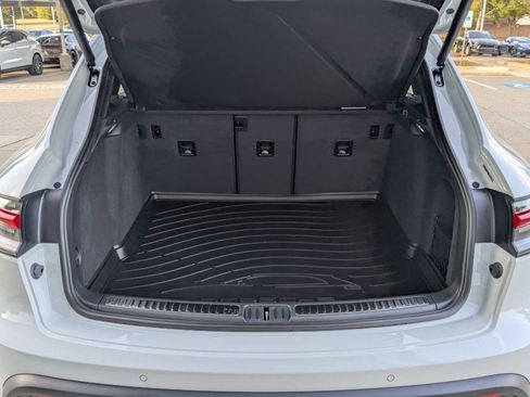Certified 2026 Porsche Macan AWD/4WD image 23