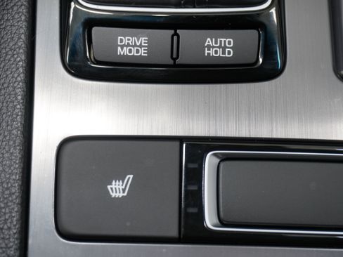 Used 2018 Genesis G80 3.8 RWD image 23
