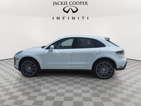 Used 2025 Porsche Macan AWD/4WD image 8