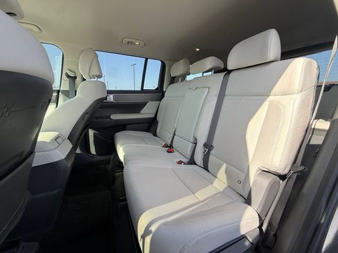 Used 2025 Hyundai Santa Fe SE FWD image 23