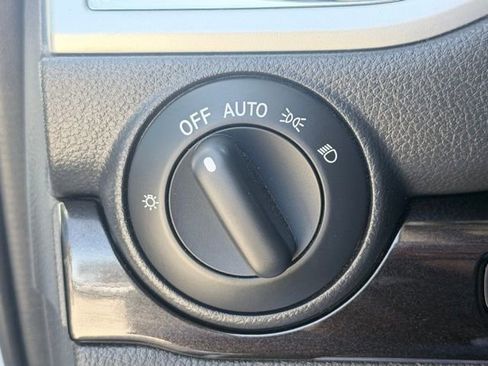 Used 2019 Nissan Titan SV w/ SV Convenience Package AWD/4WD image 21