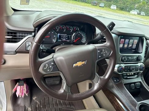 Used 2015 Chevrolet Suburban LT RWD image 8