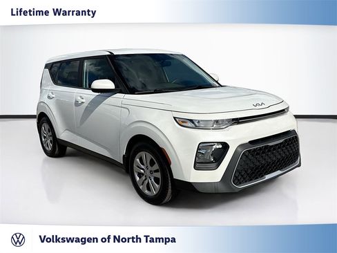 Used 2022 Kia Soul LX image 1