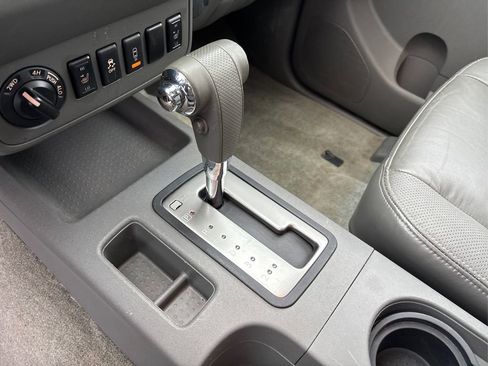 Used 2015 Nissan Frontier SL image 35