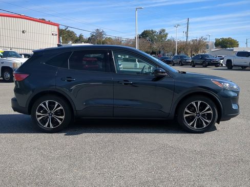 Used 2022 Ford Escape SE w/ SE Sport Appearance Package image 12