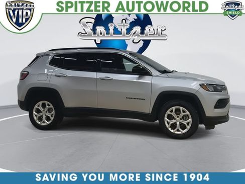 Used 2024 Jeep Compass Latitude AWD/4WD image 2