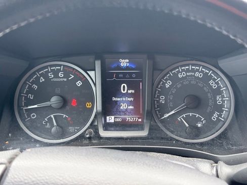 Used 2022 Toyota Tacoma TRD Sport w/ Technology Package image 8