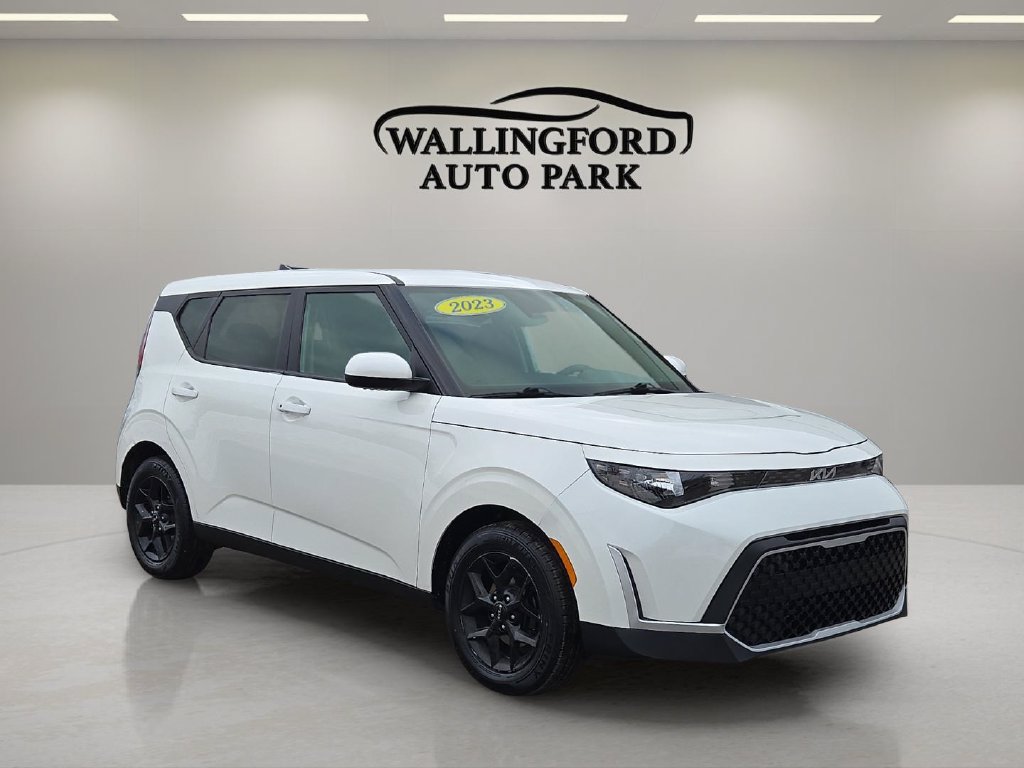 Used 2023 Kia Soul S FWD image 3