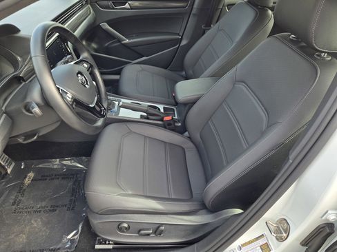 Used 2021 Volkswagen Passat 2.0T R-Line image 15