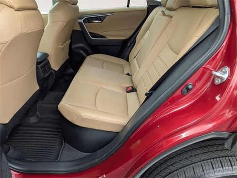 Used 2021 Toyota RAV4 XLE Premium image 24