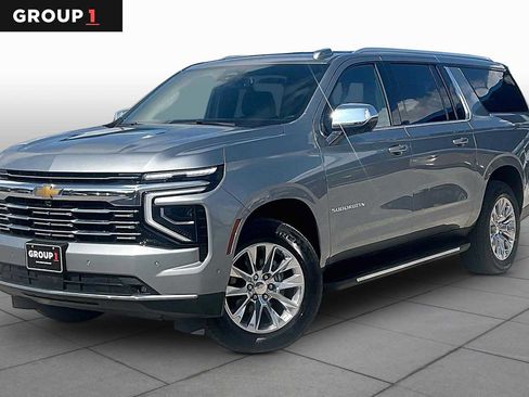 Used 2025 Chevrolet Suburban Premier RWD image 1