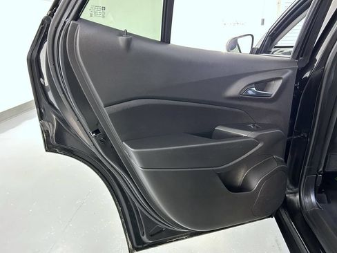 Used 2025 Chevrolet Trax LT FWD image 20