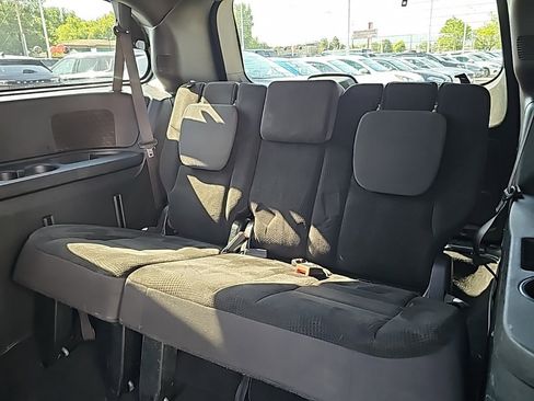 Used 2018 Dodge Grand Caravan SE image 22