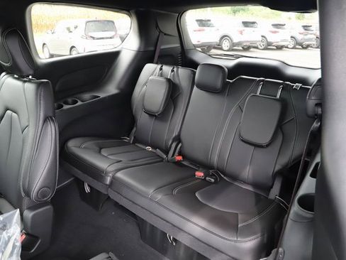 New 2026 Chrysler Pacifica Select image 20