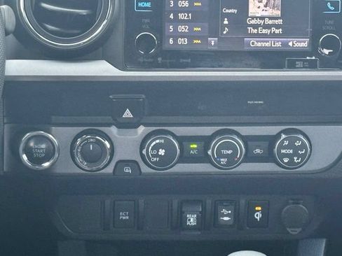 Used 2019 Toyota Tacoma TRD Sport AWD/4WD image 15