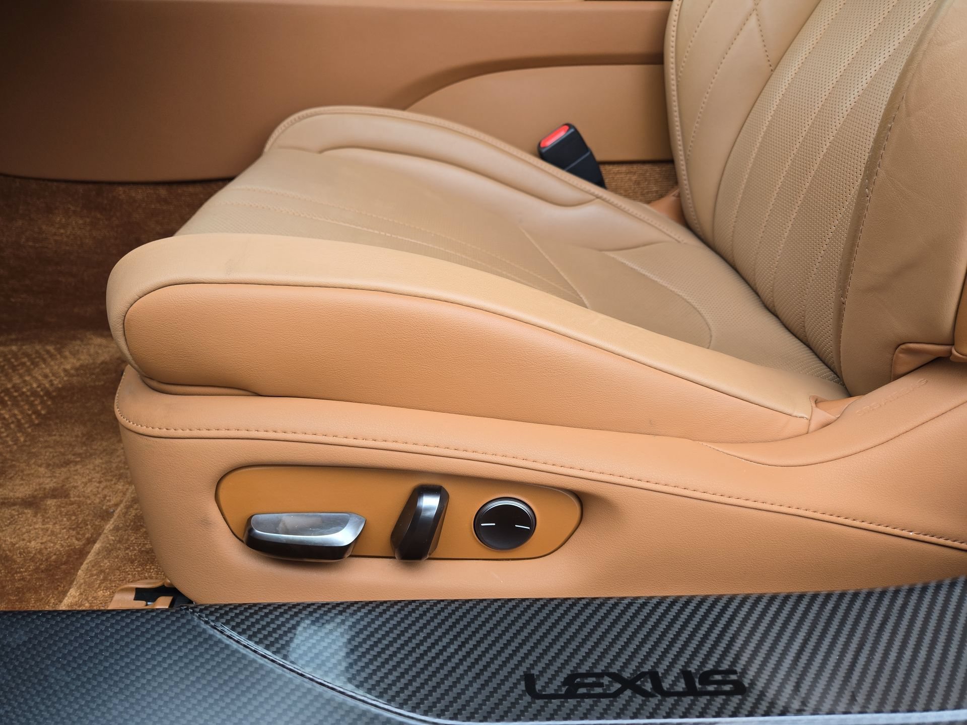 Used 2022 Lexus LC 500 Convertible w/ Touring Package RWD image 17
