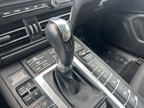 Used 2021 Porsche Macan image 17