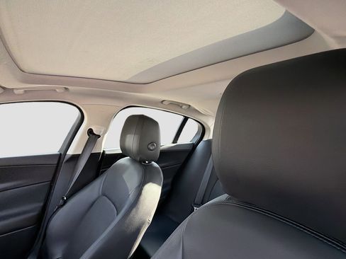 Used 2017 Jaguar XE image 26