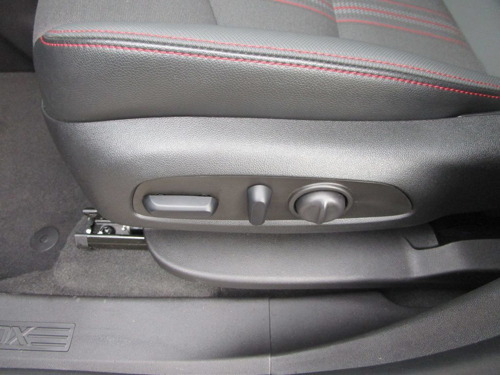 Used 2024 Chevrolet Equinox RS FWD image 24
